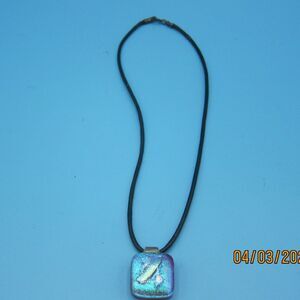 💥5/$10💥 Irridescent shimmer purple necklace choker black cord Pre-ow